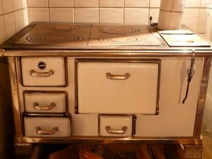 Het reinigen van de oven, gootsteen en koelkast in de keuken 1